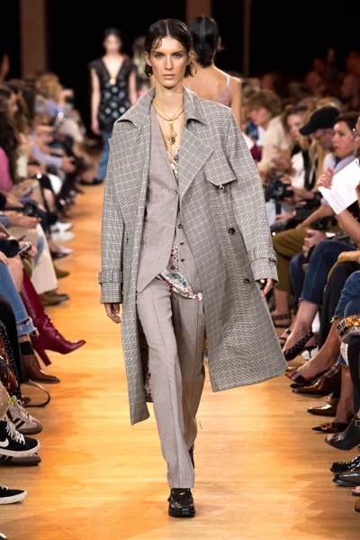Look 28